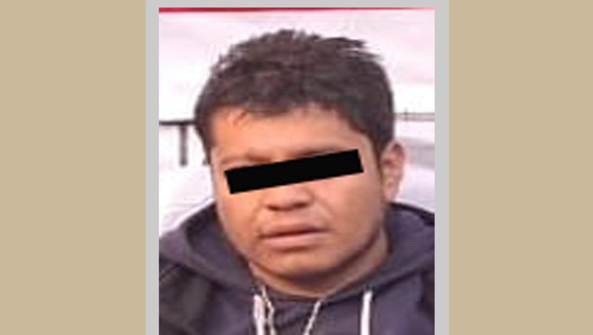 Capturan en Toluca a dos hombres con arma, droga y placas ministeriales apócrifas durante robo de vehículo