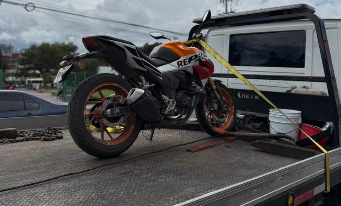 Capturan en Toluca a pareja de narcomenudistas en motocicleta con gran cargamento de droga