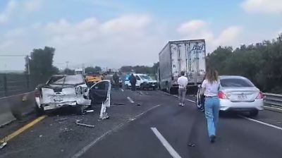 Carambola sin víctimas en el Circuito Exterior Mexiquense; solo daños materiales