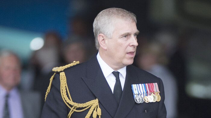 Carlos III mantiene la medalla de las Malvinas de Andrés pese a perder sus títulos reales y residencia en Windsor