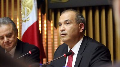Carlos Treviño, exdirector de Pemex, sigue en custodia en Estados Unidos, confirma Sheinbaum