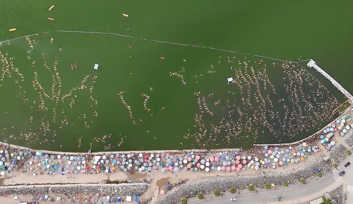 Casi 2,000 personas participan en intento de récord de flotación en Laguna Mar Chiquita, Córdoba