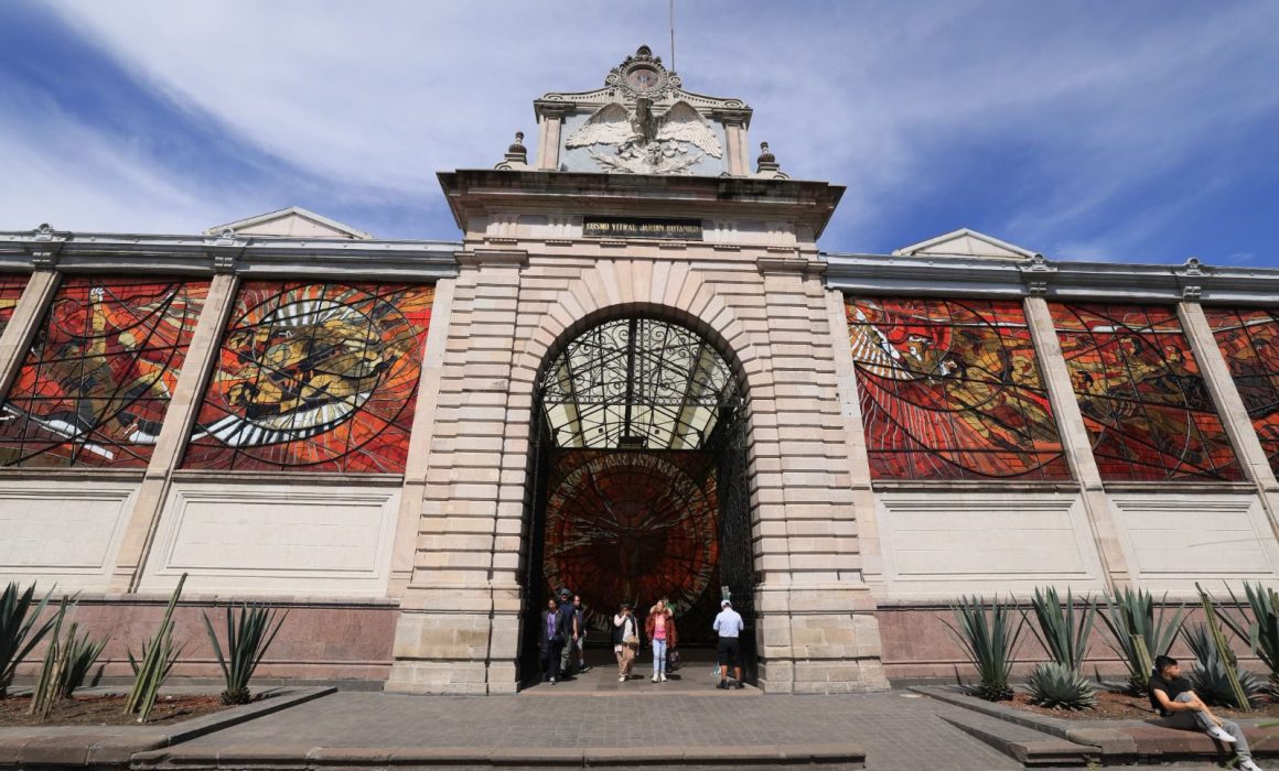 Celebran 45 años del Cosmovitral, un símbolo de arte y naturaleza en Toluca