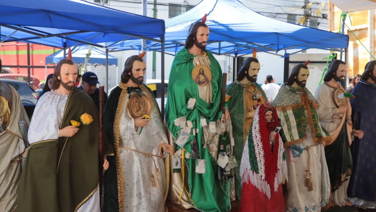 Celebran en Toluca la fe en San Judas Tadeo en su día, con música, ofrendas y devoción personal