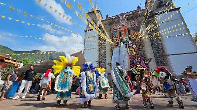 Chalma celebra la Feria de las Cruces 2025 con tradición, fe y música