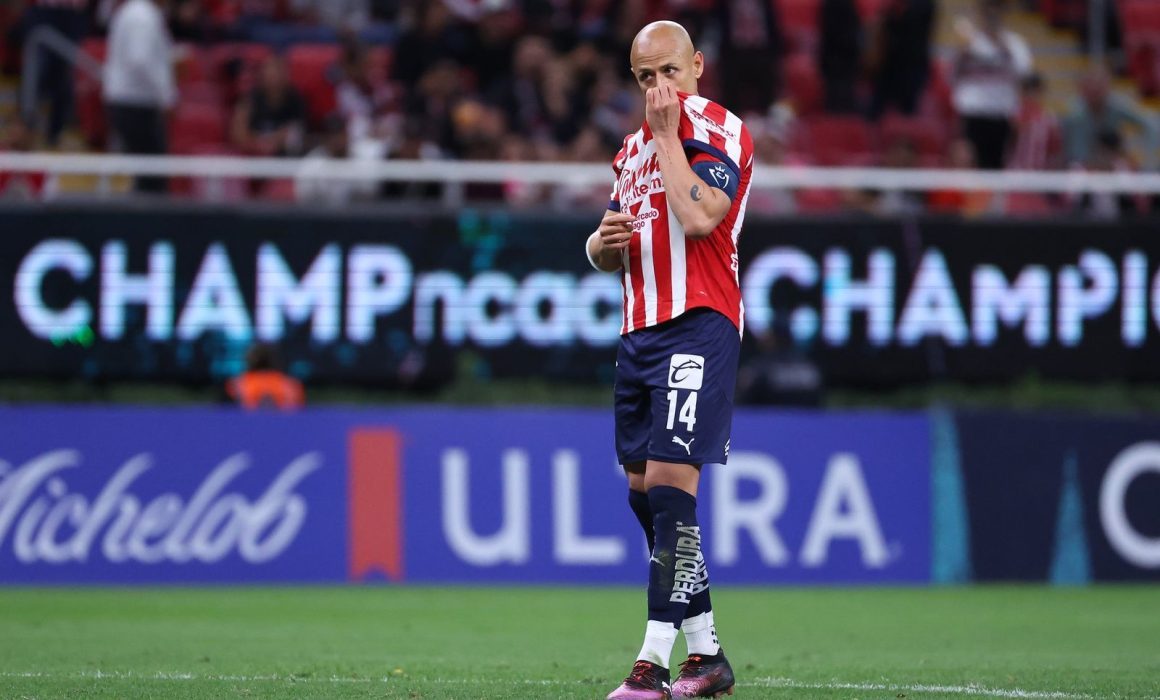 Chicharito Hernández se disculpa por comentarios polémicos y promete actuar con mayor responsabilidad