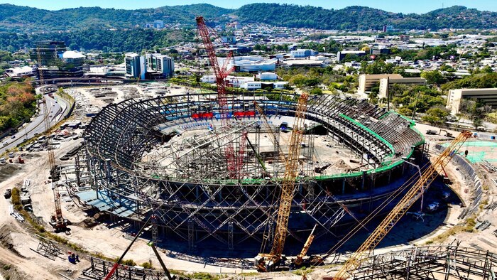 China dona a El Salvador estadio con avance en colocación del techo y expectativa de inauguración en 2027