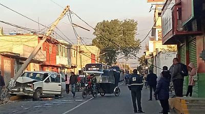 Choque de camioneta provoca la suspensión del Trolebús Chalco-Santa Martha y colapsa la ruta alterna