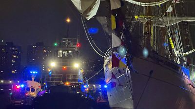 Choque del buque de la Marina en puente de Brooklyn deja 2 muertos 
