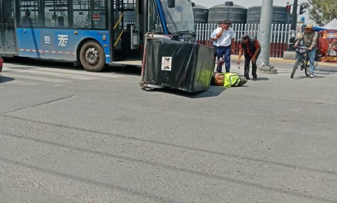 Choque en Chalco deja lesionado a conductor de mototaxi tras colisión con trolebús