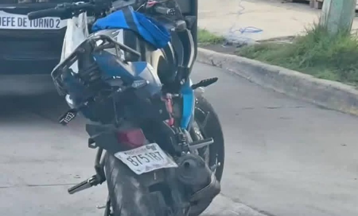 Choque en Ecatepec deja muerto a motociclista; conductor huye del lugar