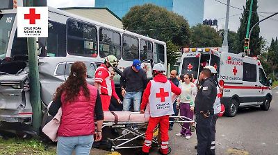 Choque en Toluca deja cuatro lesionados entre ellos una menor en cruce de avenida Hidalgo y Motolinia