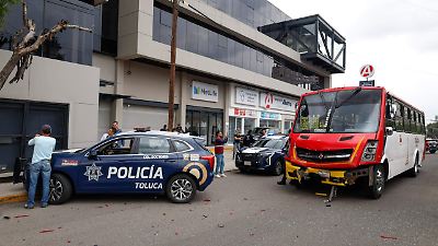 Choque en el centro de Toluca deja tres policías lesionados y provoca caos vehicular