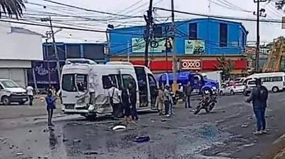 Choque entre pipa y unidad de transporte público deja varios lesionados en La Paz