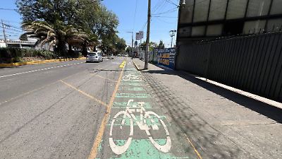 Ciclovía en la Terminal de Toluca, invadida por comercio ambulante y sin uso efectivo