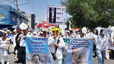 Cientos de feligreses participan en marcha por la paz en Nezahualcóyotl