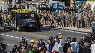 Cientos de migrantes detenidos en fin de semana en Los Ángeles tras operativos del ICE, denuncian activistas