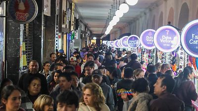 Cientos de visitantes disfrutan del inicio de la Feria del Alfeñique 2025 en Toluca