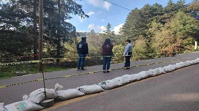 Cierre de la carretera Temoaya–Centro Ceremonial Otomí por riesgo de colapso debido a derrumbe