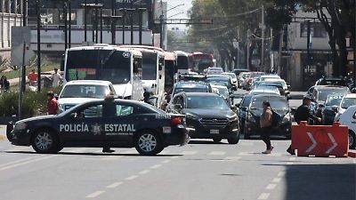 Cierre prolongado en el centro de Toluca causa molestias a peatones, conductores y comerciantes