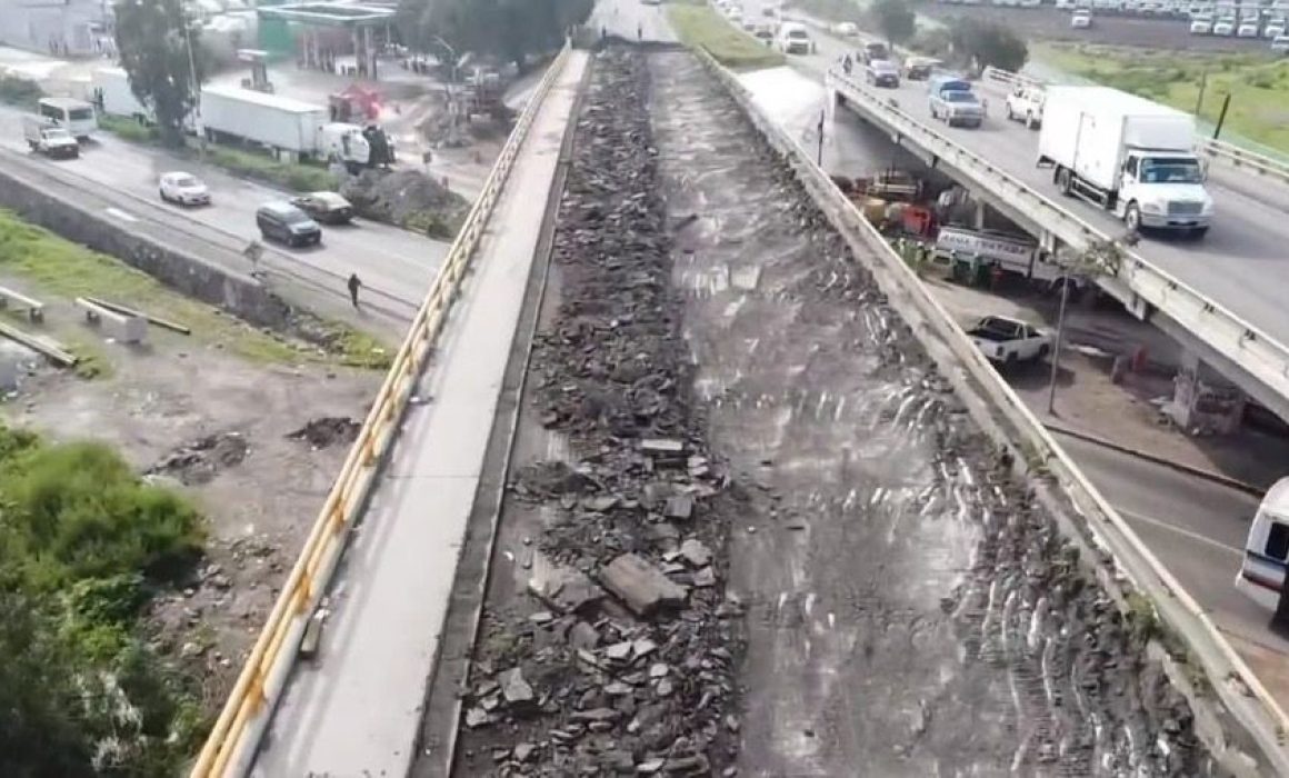 Cierre temporal en la carretera Texcoco-Lechería por reparaciones en puente de Los Héroes