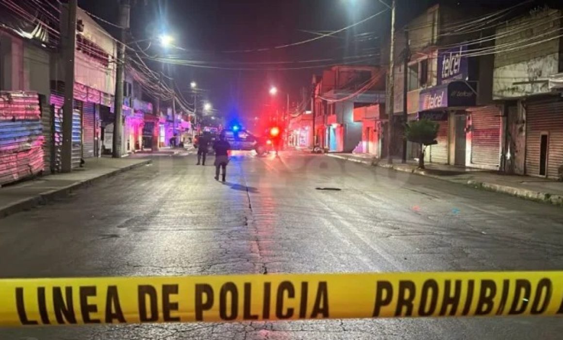 Ciudadanos exigen localizar al conductor que atropelló a un motociclista en Ecatepec y lo dejó grave