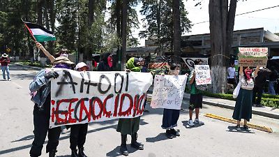 Ciudadanos y activistas bloquean Paseo Colón en Toluca para frenar apertura de nuevo Starbucks y denunciar vínculo con conflicto en Palestina