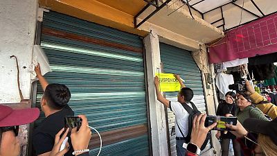 Clausuran 21 negocios en Toluca por facilitar el comercio informal y obstruir espacios públicos