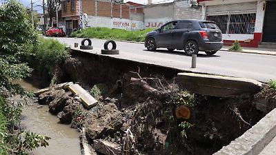 Colapsa la calle Revolución en Toluca y el río Verdiguel representa un peligro inminente