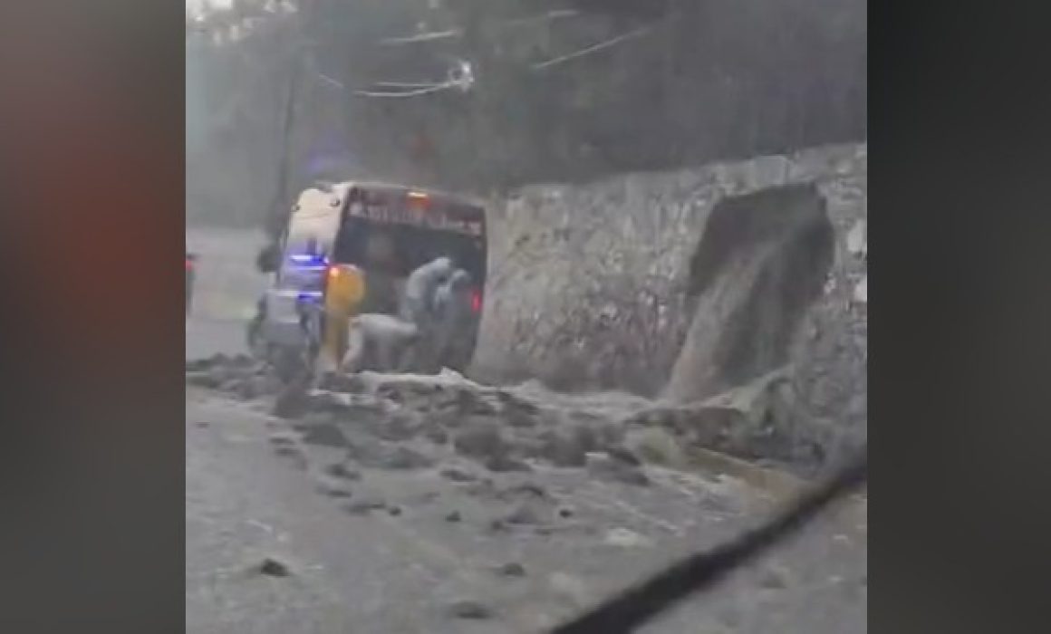 Colapsa una barda de gran tamaño en San Miguel Tequixquiac por intensas lluvias en el Estado de México
