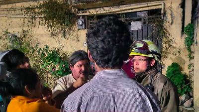 Colapsa una barda por lluvias en Tlalnepantla y afecta a tres viviendas