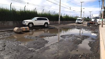 Colapsadas calles en la zona industrial de Lerma, situación peligrosa para conductores y peatones