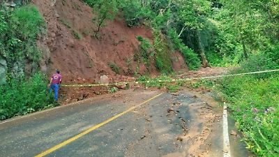 Colapso en la carretera Nanchititla–Luvianos causa cierre indefinido por derrumbe