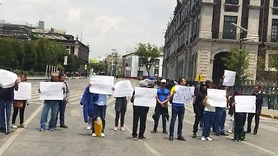 Colonos de Huixquilucan protestan frente a Palacio de Gobierno en Toluca por casos de corrupción y despojo de tierras