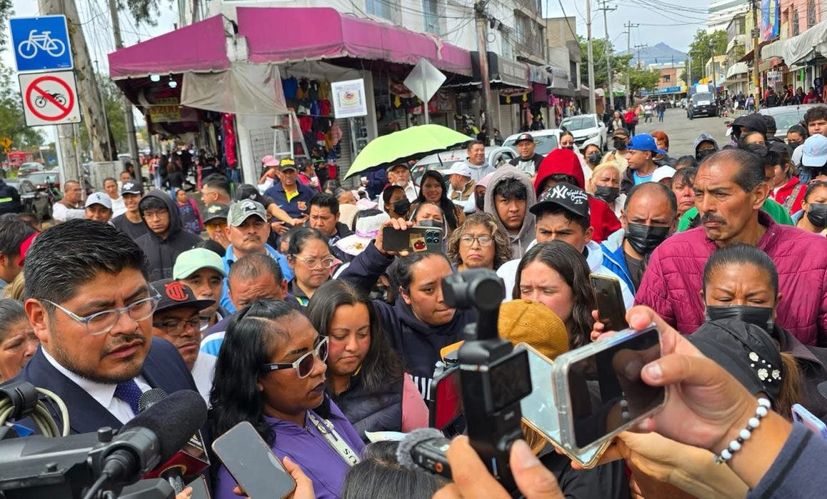 Comerciantes ambulantes de Toluca protestan contra hostigamiento y exigen respeto a sus derechos