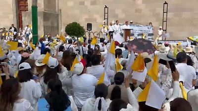Comunidad católica realiza caminata por la paz en Toluca