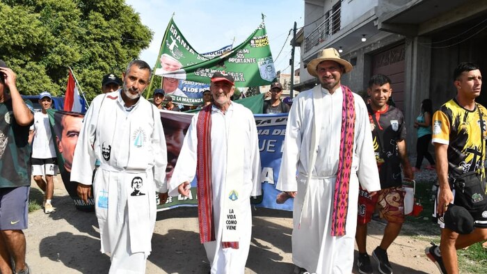 Comunidades del Barrio 22 de Enero solicitan la intercesión del Papa Francisco para acceder a escrituras y obras en sus calles