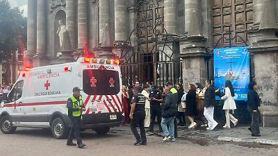 Conflicto entre ambulantes en Toluca termina con un herido frente a la Catedral