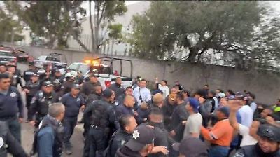 Confrontación entre pobladores de Teoloyucan y Cuautitlán por conflicto territorial con detonaciones y tensión policial