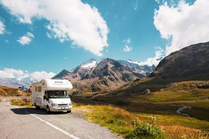 Consejos clave de un mecánico para viajar seguro en caravana: revisiones imprescindibles antes de salir