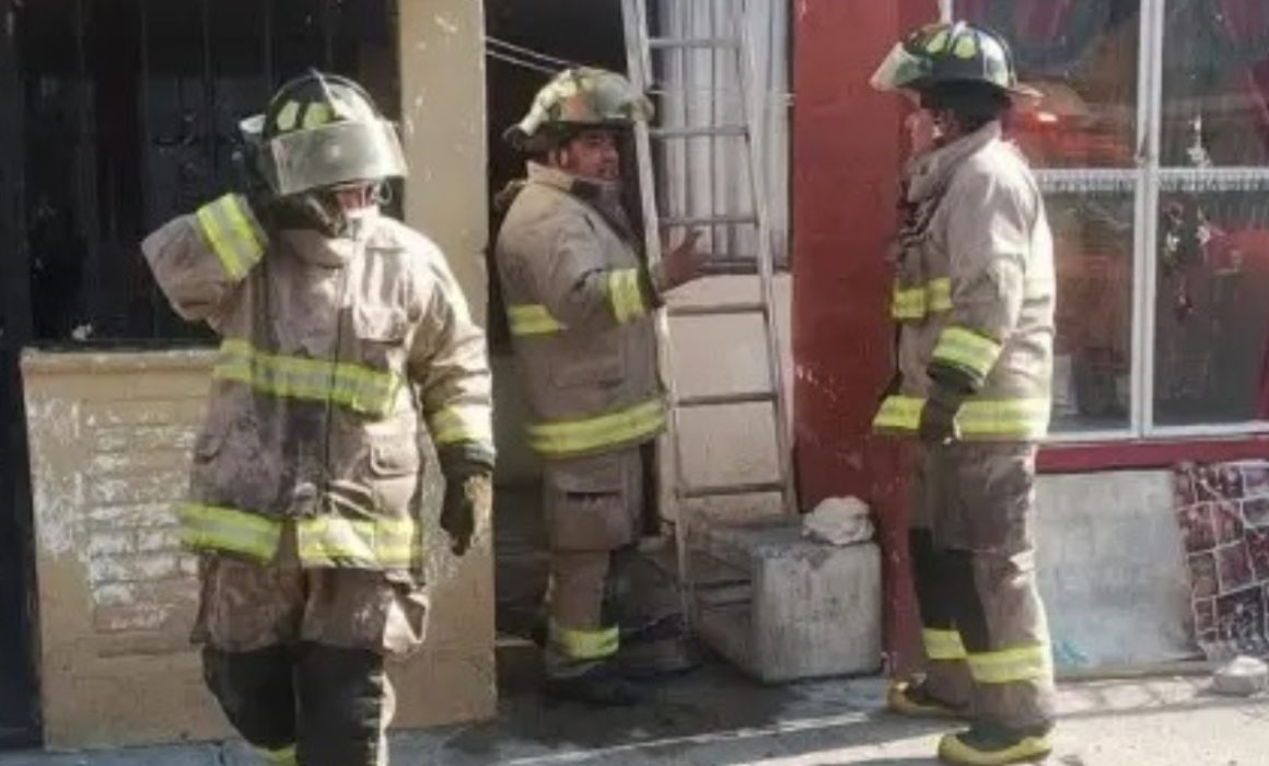 Consume el fuego vivienda en Metepec