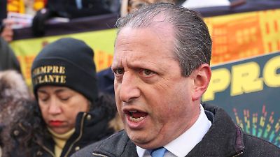 Contralor de Nueva York, Brad Lander, es detenido por inmigración en tribunal mientras observaba un caso migratorio