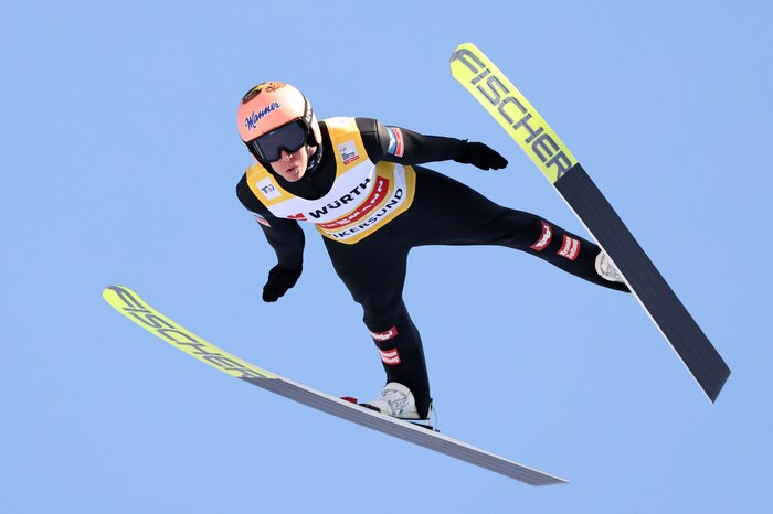 Controversia por modificaciones en trajes de esquí impulsa debate sobre tecnología y justicia deportiva