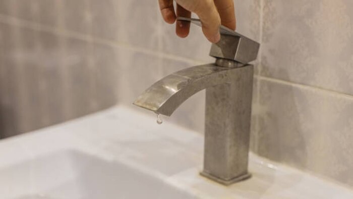 Corte de agua en Suba por daño en tubería durante trabajos del IDU afecta a 200 barrios