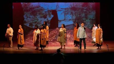 Crítica a la confusión y falsos aplausos en la obra teatral 'Tu cuerpo partido o 20 días negros'