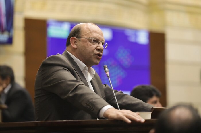 Críticas y rechazo en Colombia a propuesta del Gobierno Petro de gravar transacciones digitales con Bre-B