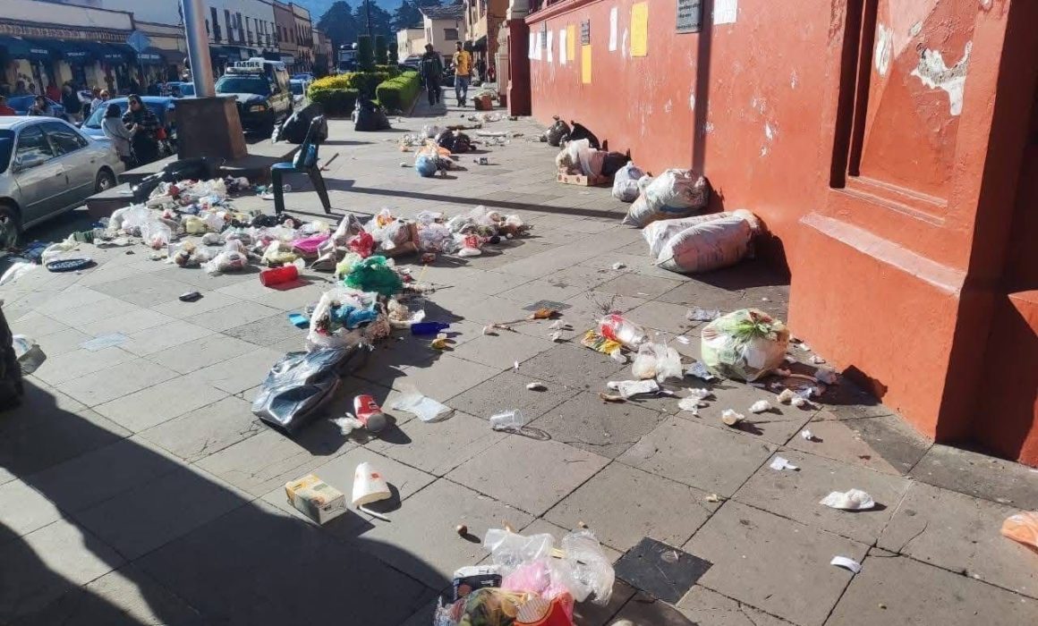 Crisis en El Oro: habitantes protestan por abandono y exigen destitución de la alcaldesa