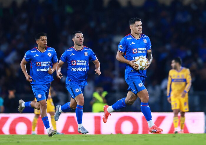 Cruz Azul enfrenta ausencias clave antes del encuentro contra Toluca por suspensión de Gabriel Fernández