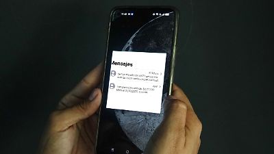 Cuidado con los mensajes falsos de bancos: consejos para no caer en la estafa del 'smishing'