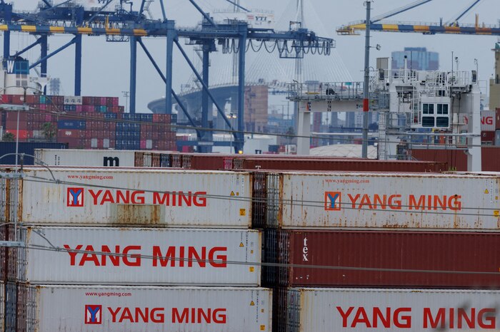 Déficit comercial de Estados Unidos permanece alto pese a política arancelaria de Trump en 2025